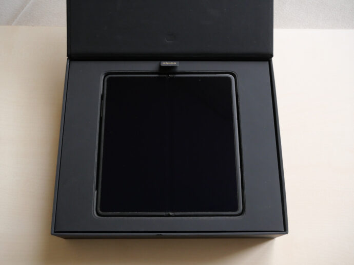 Honor Magic V2 Unboxing