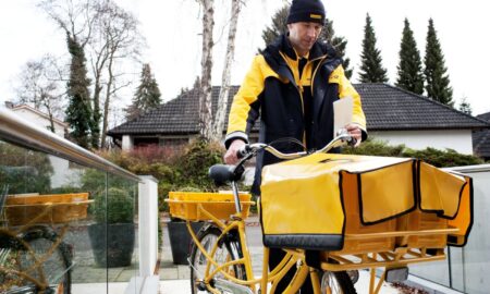 Dhl Group Zusteller Winter