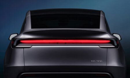 Tesla Model Y 2025 Licht Header