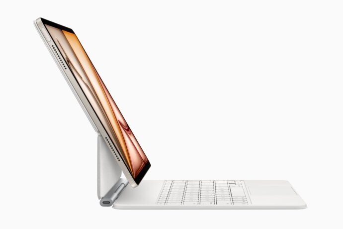 Apple Ipad Air And Magic Keyboard 250304