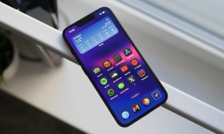 Apple Iphone 16e Front