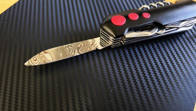 Xtool F1 Ultra Demo Damast Messer