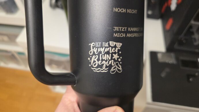 Xtool F1 Ultra Henry Tasse Graviert
