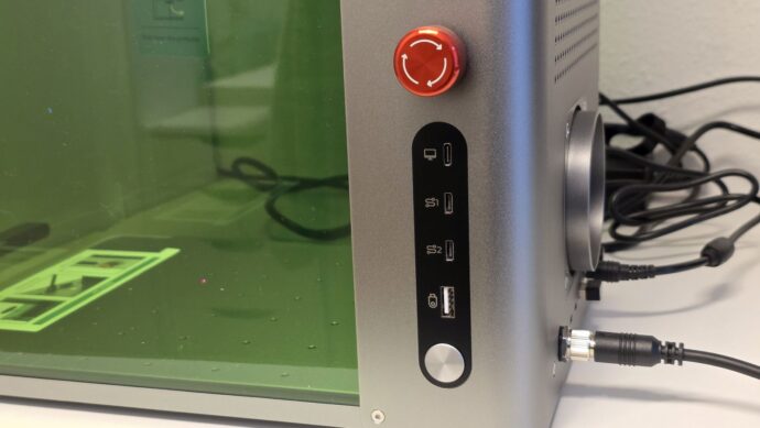 Xtool F1 Ultra Seitliche Anschluesse