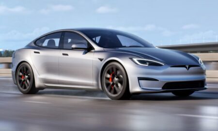 Tesla Model S Silber 2025
