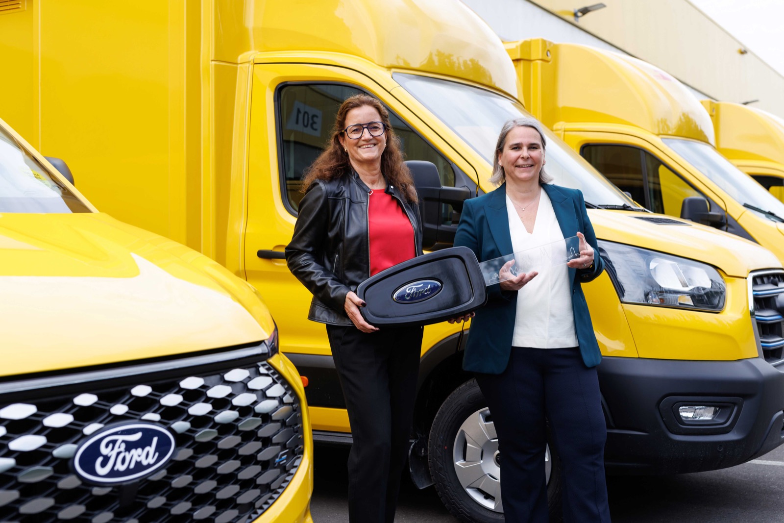 DHL-erweitert-Elektro-Flotte-mit-2-400-Ford-Transportern