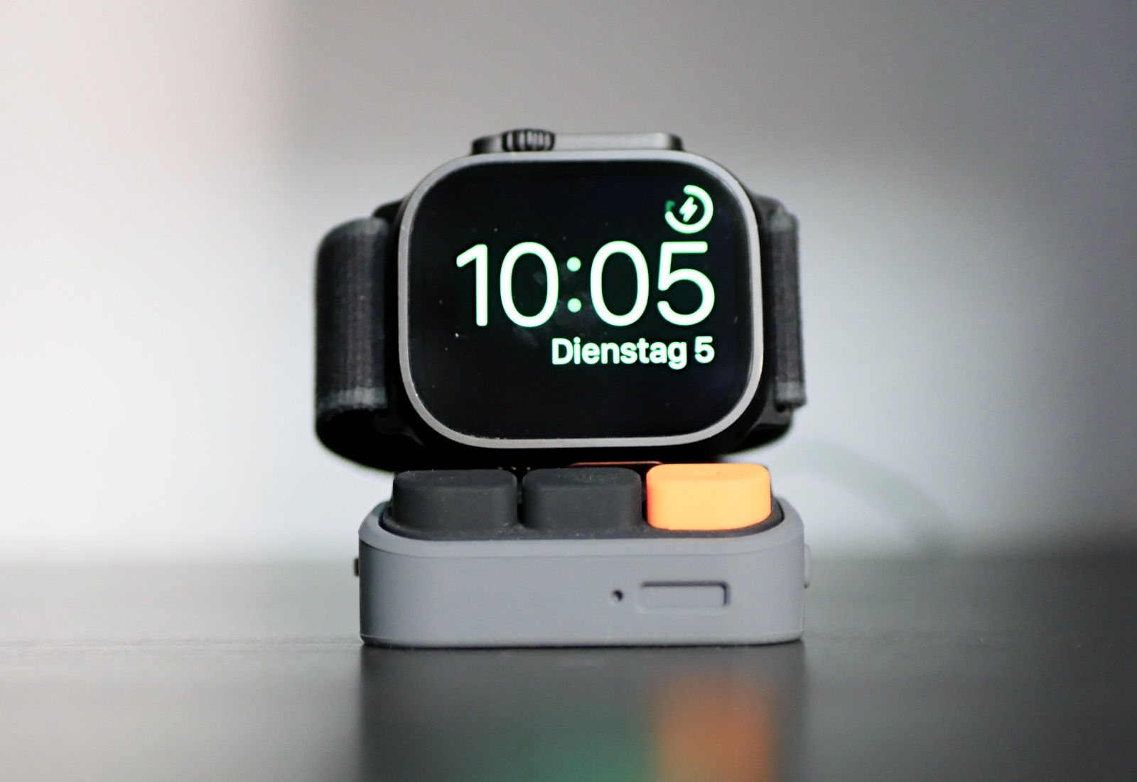 Mein-Tipp-der-Woche-Apple-Watch-Ultra-Elago-Ladestation