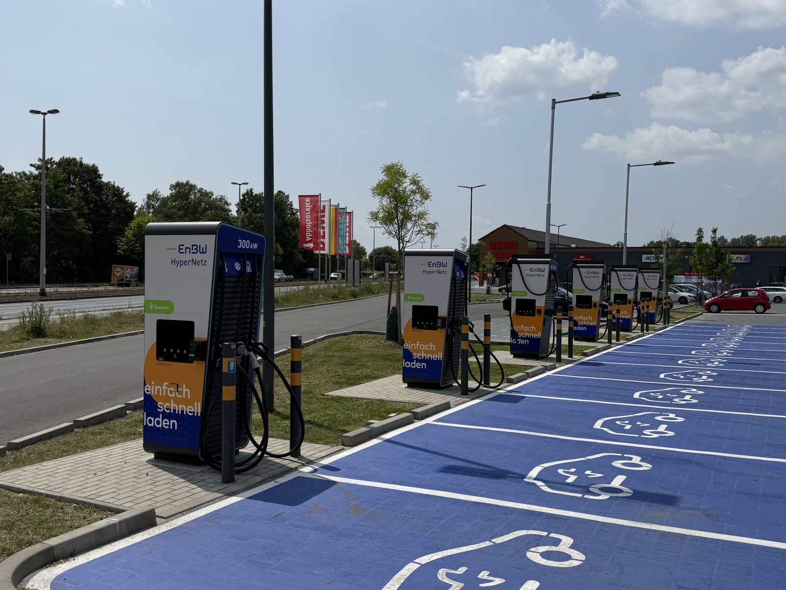 EnBW-erweitert-Schnellladenetz-am-REWE-Center-in-Braunschweig